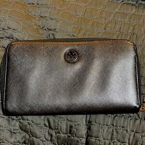Tory Burch wallet in silver